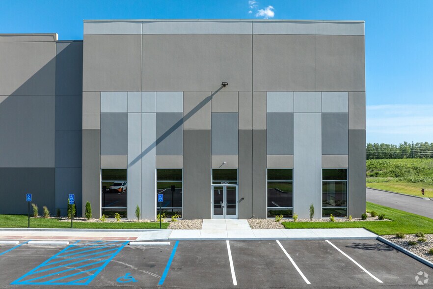 More Photos Of 12501 Spencer Rd, Saint Peters Unknown For Lease