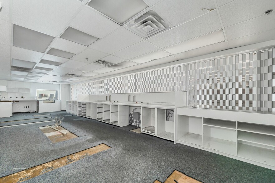 More Photos Of 15 Mont Vernon St, Milford Freestanding For Lease