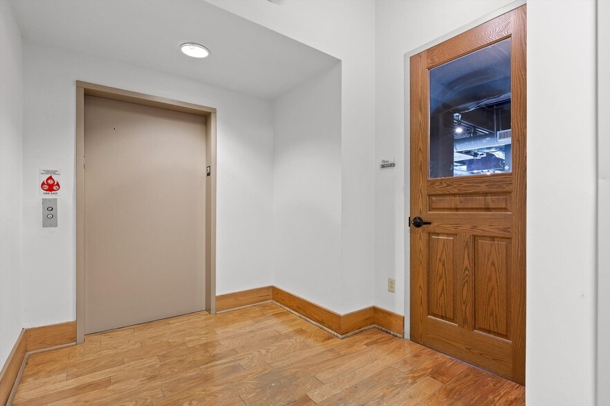 More Photos Of 407 Broad St, Chattanooga General Retail For Lease