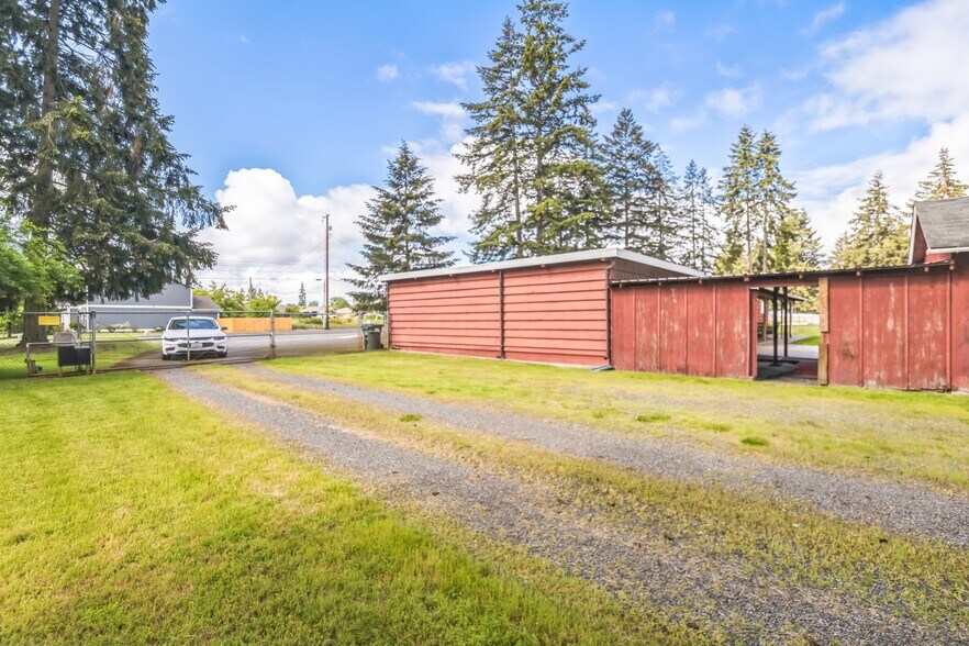 More Photos Of 2515 176th St E, Tacoma Showroom For Sale