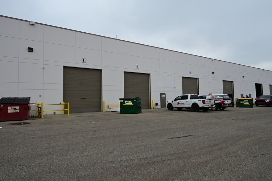 More Photos Of 7111 And 7115 68 Av NW, Edmonton Manufacturing For Lease