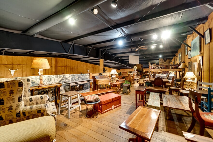 More Photos Of 25 Setser Branch Rd, Franklin Storefront For Sale