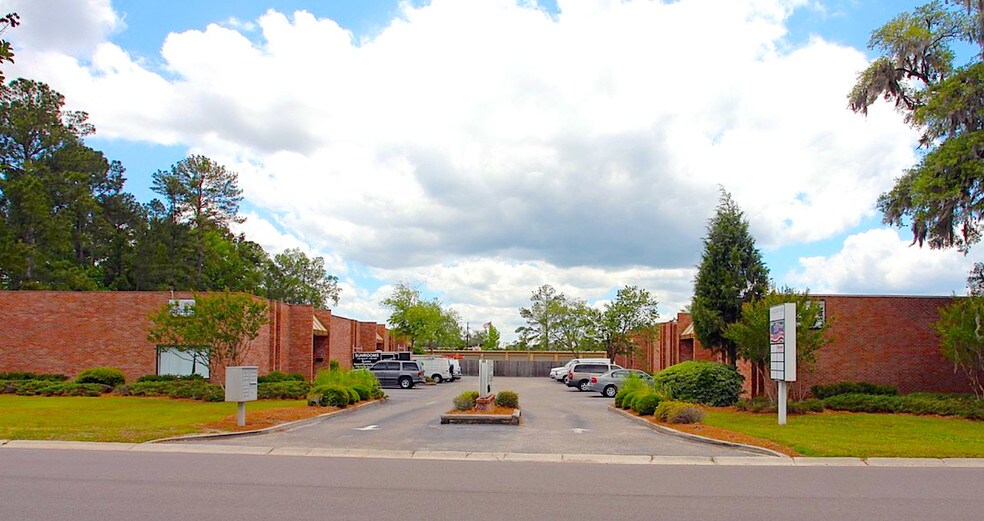More Photos Of 760 Travelers Blvd, Summerville Flex For Lease