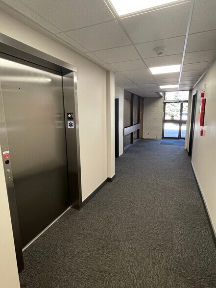 More Photos Of 3380 Tremont Rd, Upper Arlington Office For Sale