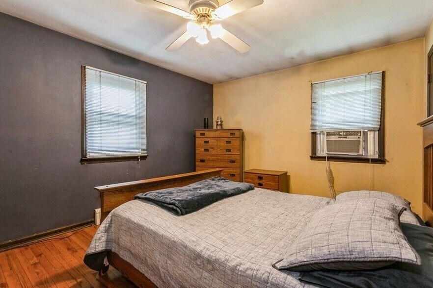 More Photos Of 109-111 N Cross Rd, Lagrangeville Veterinarian Kennel For Sale