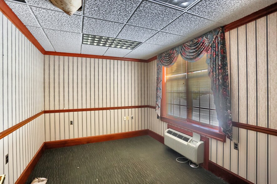 More Photos Of 3210 Wilmington Rd, New Castle Bowling Alley For Sale