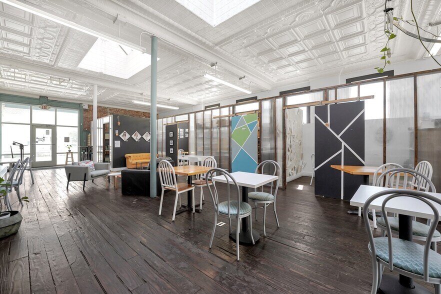 More Photos Of 1069 W Broad St, Columbus Storefront Retail Office For Lease