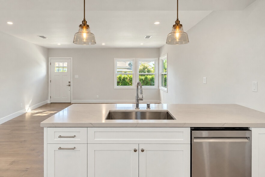 More Photos Of 1022 Grant St, Santa Monica Apartments For Sale