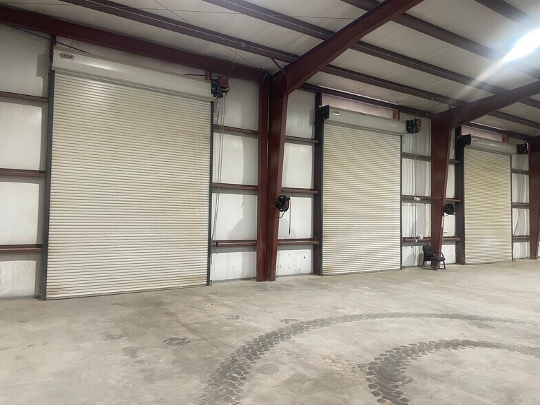 More Photos Of 167 Kelly Rd, Carlsbad Warehouse For Lease
