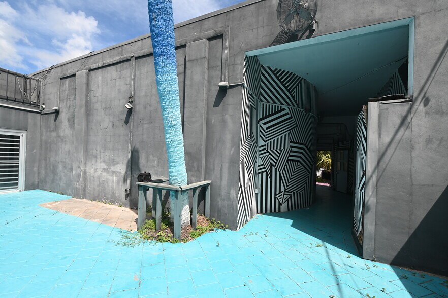 More Photos Of 47 W Amelia St, Orlando Bar For Sale