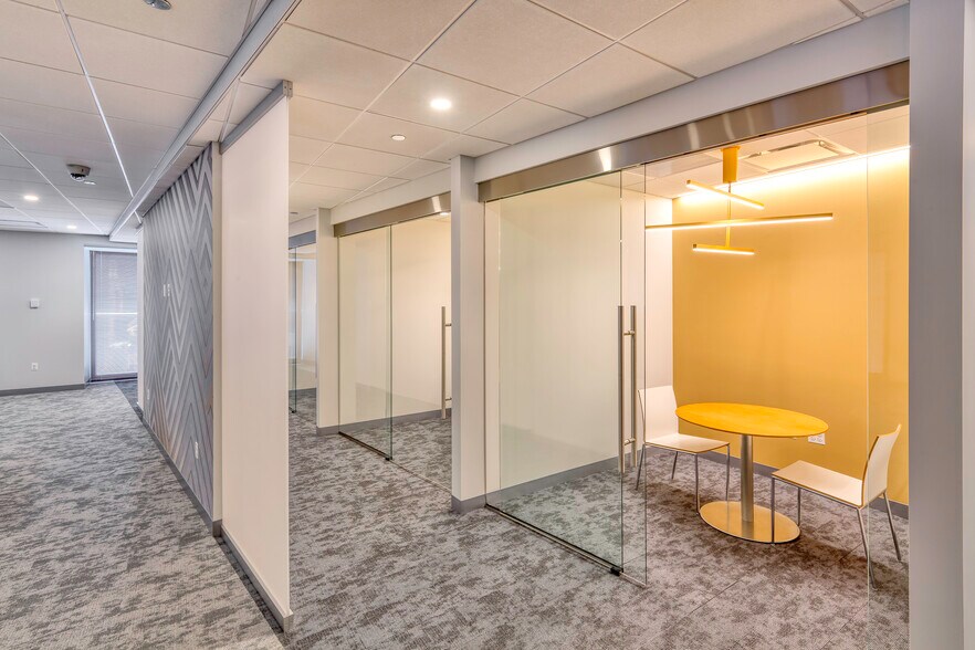 More Photos Of 737 N Michigan Ave, Chicago Office For Lease