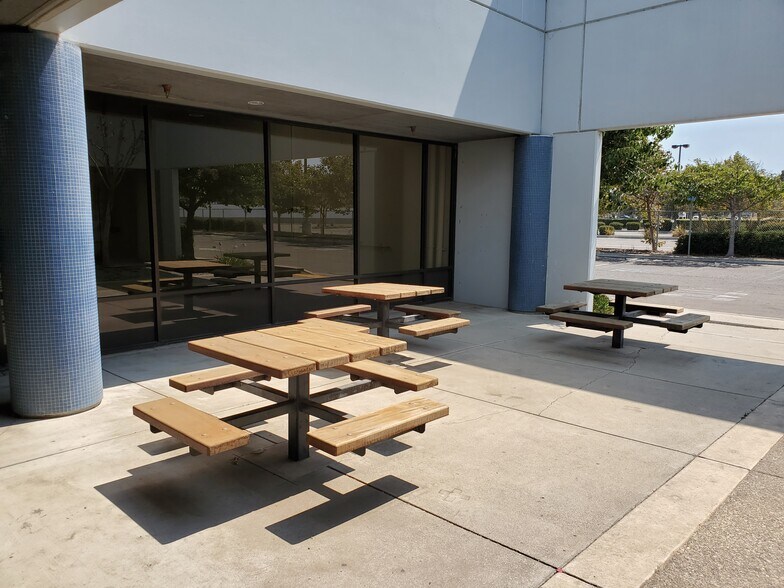 More Photos Of 2727 Skyway Dr, Santa Maria Warehouse For Lease