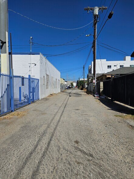 More Photos Of 6000 Vineland Ave, North Hollywood Auto Dealership For Sale