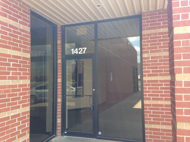 More Photos Of 1408 S Fretz Ave, Edmond Industrial For Sale
