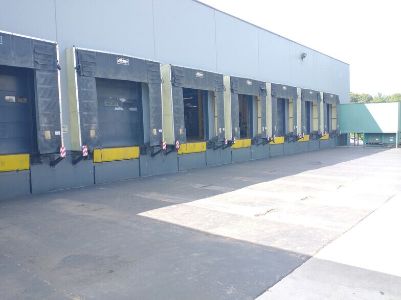 Primary Photo Of 900 W Linden Ave, Rochester Unknown For Lease