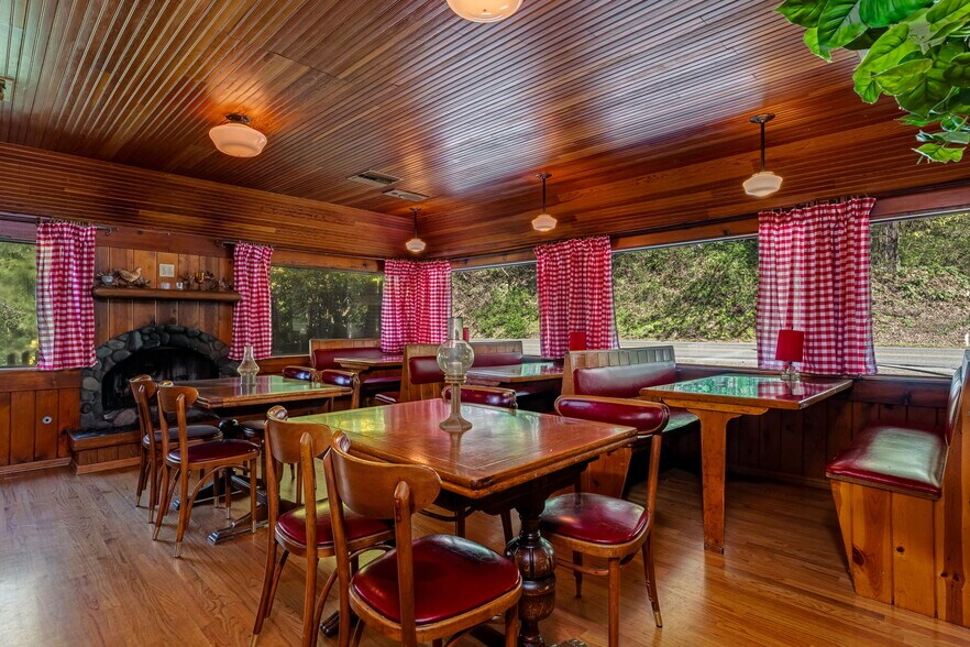 More Photos Of 1325 E Columbia River Hwy, Troutdale Restaurant For Sale