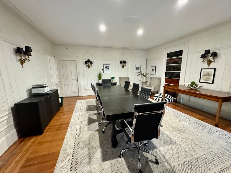 More Photos Of 38 Bellevue Ave, Newport Office Residential For Lease