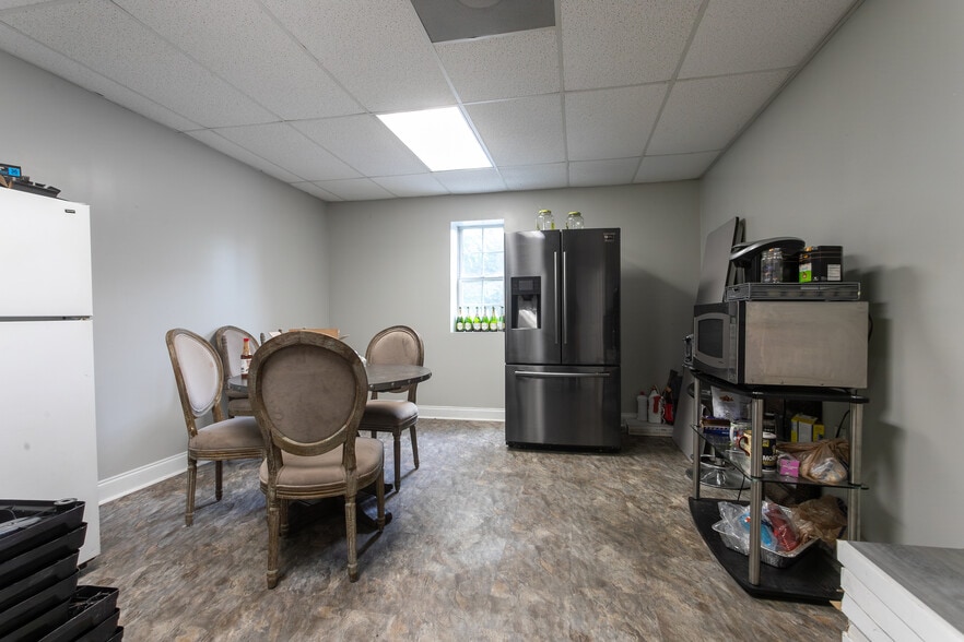More Photos Of 2005 McGee Rd, Snellville Service For Sale