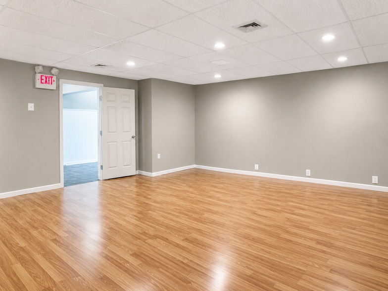 More Photos Of 432 Broad St, Shrewsbury Storefront For Lease