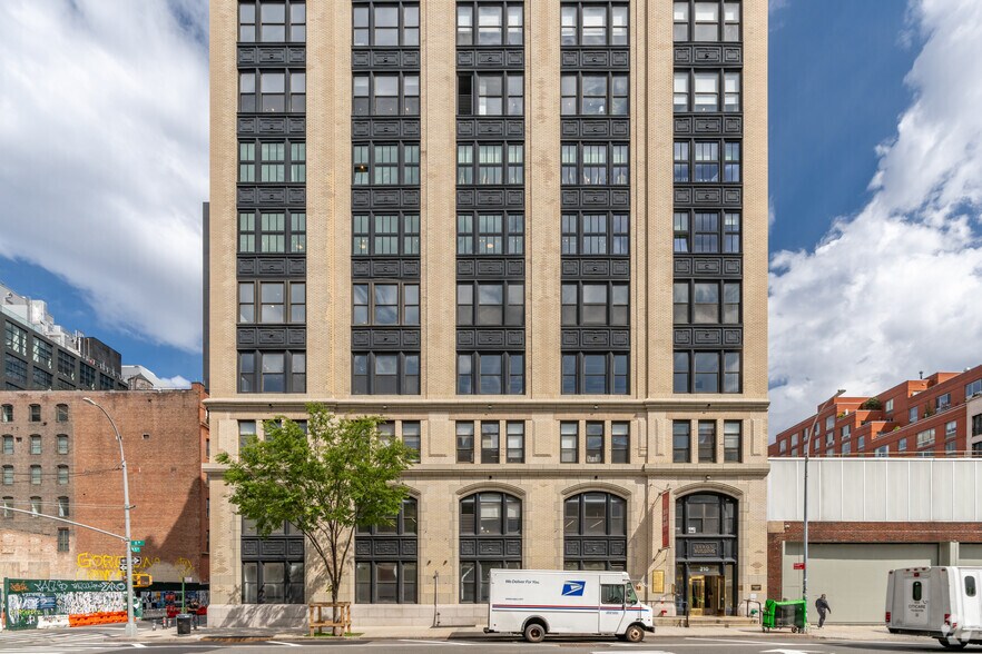 More Photos Of 210 Eleventh Ave, New York Office For Lease