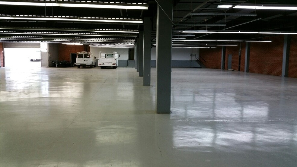 More Photos Of 220-306 Pasadena Ave, South Pasadena Light Distribution For Lease