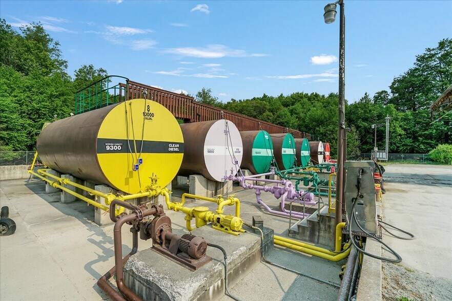 More Photos Of 85 Kaufman Rd, Monticello Distribution For Sale