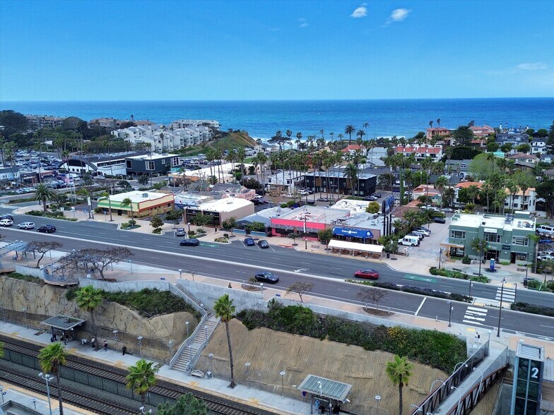 More Photos Of 127-129 N Highway 101, Solana Beach Storefront For Sale