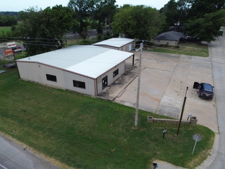 More Photos Of 542-544 Chestnut St, Skiatook Warehouse For Lease