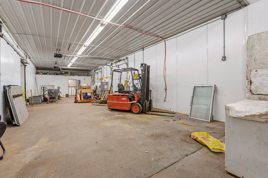 More Photos Of 306 SE Highway AA, Clinton Industrial For Sale