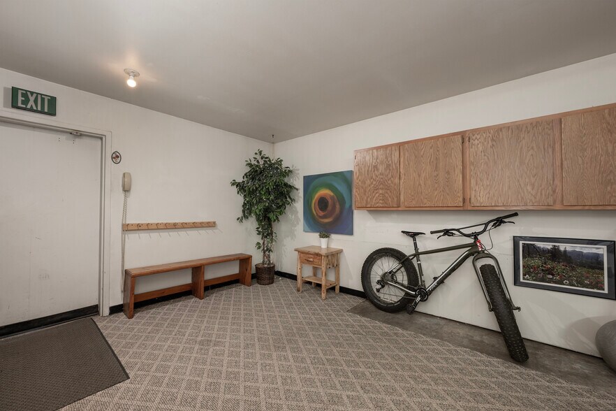 More Photos Of 312 4th Street St, Kremmling Light Manufacturing For Sale