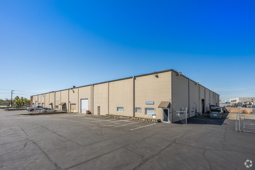 More Photos Of 3301-3325 Orange Grove Ave, North Hghlds, North Highlands Warehouse For Sale