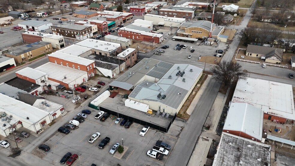 Primary Photo Of 114 S A St, Skiatook Warehouse For Sale