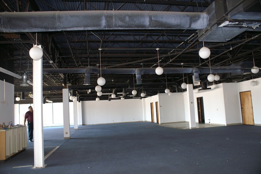 More Photos Of 6531-6539 Watauga Rd, Watauga Unknown For Lease