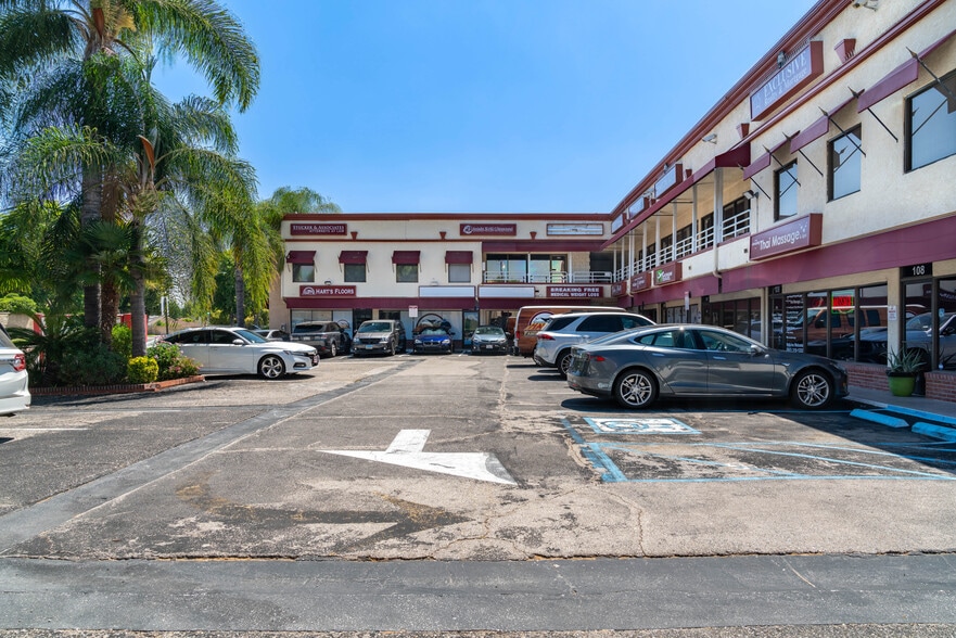 More Photos Of 23942-23945 Lyons Ave, Santa Clarita Storefront Retail Office For Lease