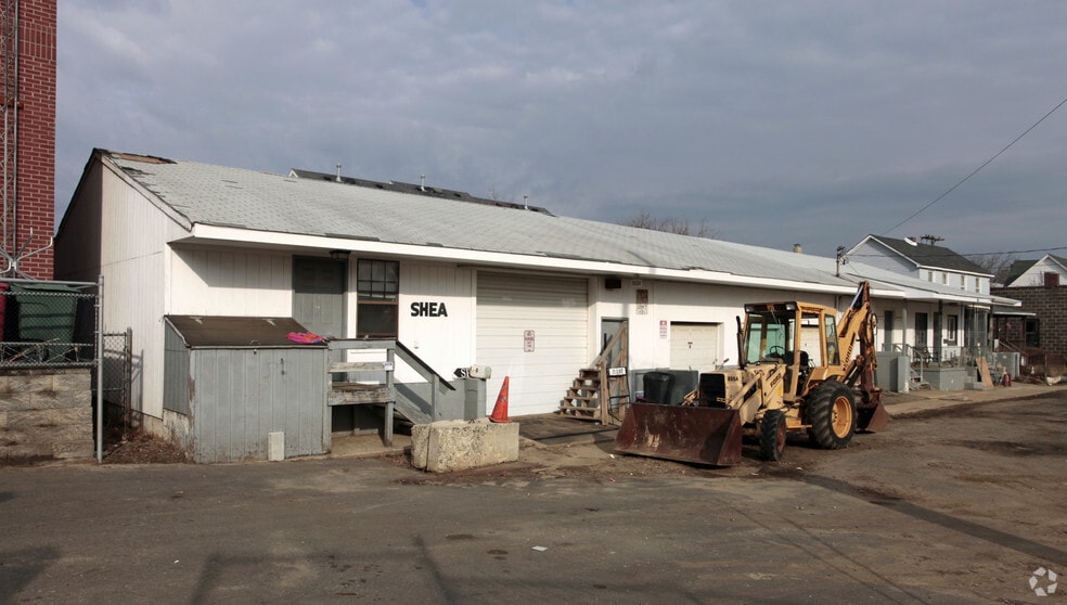 More Photos Of 9 W North St, Highlands Warehouse For Sale