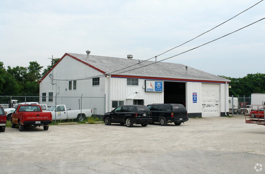 More Photos Of 1217 Channahon Rd, Rockdale Warehouse For Lease