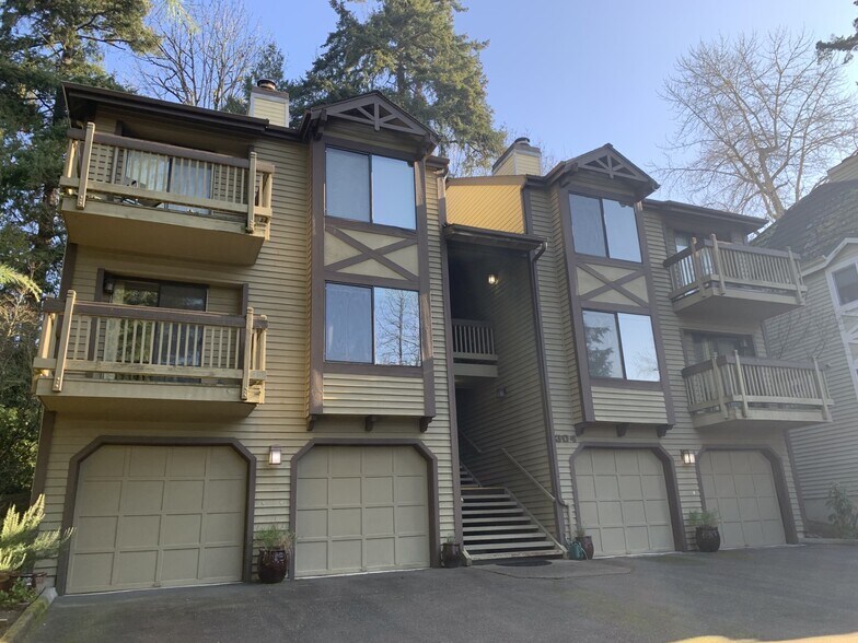 More Photos Of 304 10th St, Kirkland Apartments For Sale