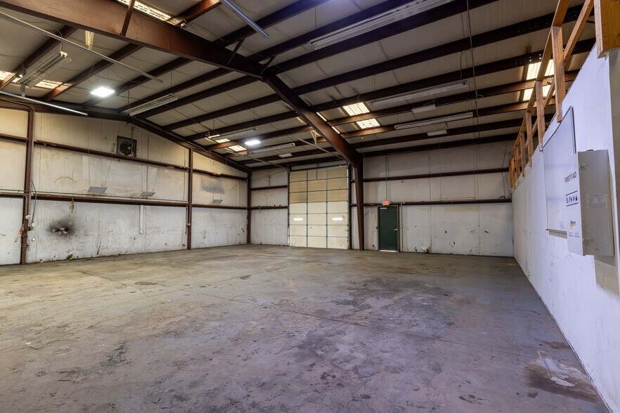 More Photos Of 2997 Spartanburg Hwy, East Flat Rock Warehouse For Lease