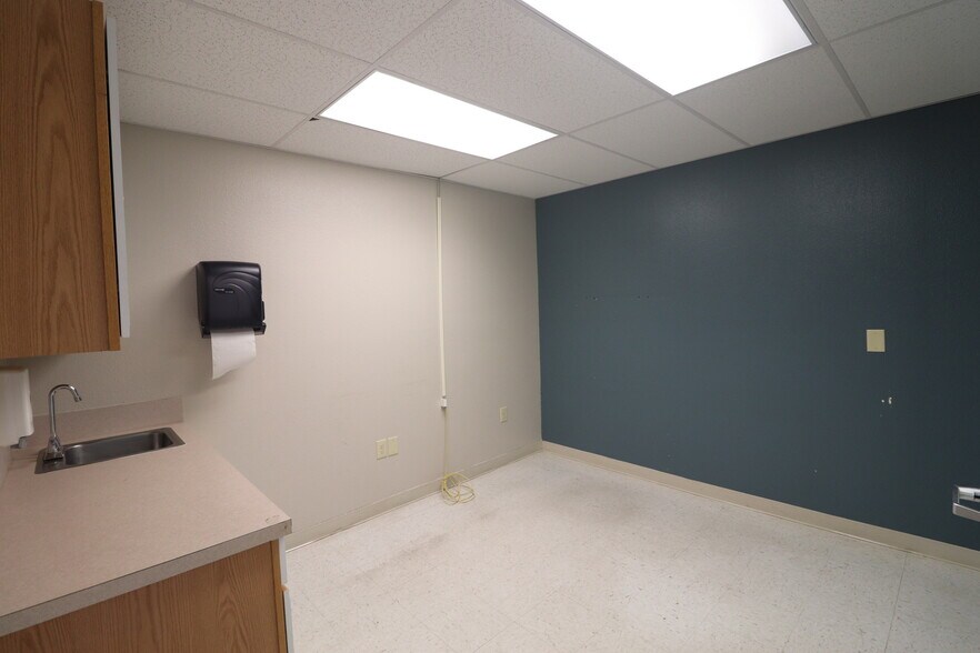 More Photos Of 39141 Pocahontas, Baker City Medical For Sale