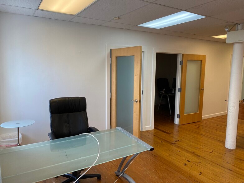 More Photos Of 7 Main St, North Kingstown Storefront Retail Office For Lease