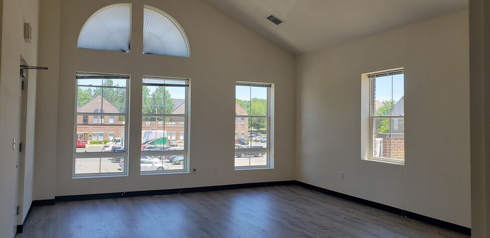 More Photos Of 21155 Whitfield Pl, Sterling Office For Sale