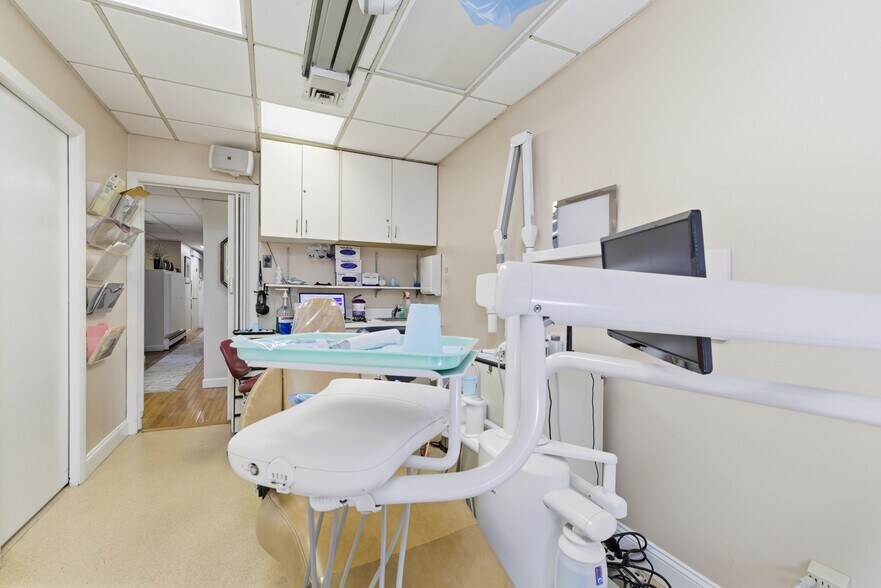 More Photos Of 1051 Beacon St, Brookline Medical For Sale