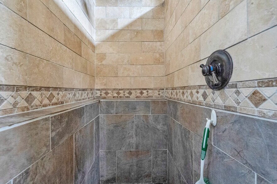 More Photos Of 1425 Walnut St, Jacksonville Freestanding For Sale