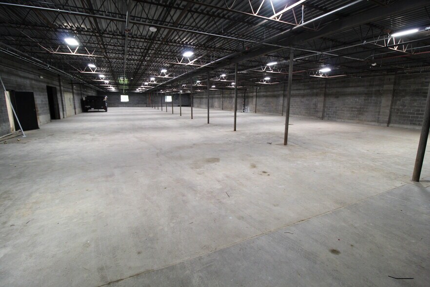 More Photos Of 9700 E 56th St, Raytown Warehouse For Lease