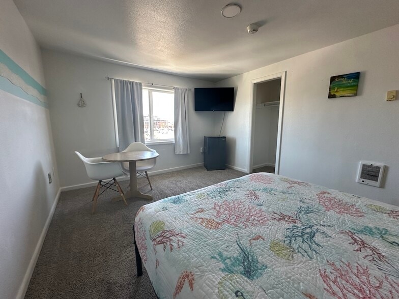 More Photos Of 754 SW Coast Hwy, Newport Hotel For Sale