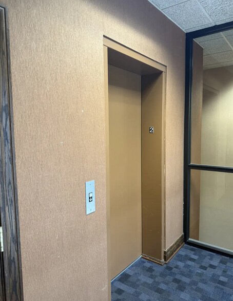 More Photos Of 223 E Spring St, New Albany Bank For Lease