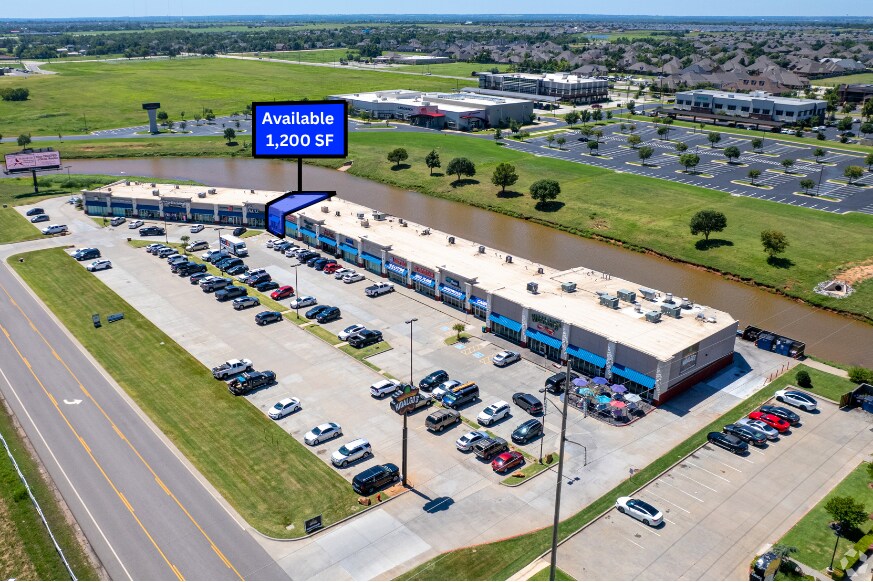 More Photos Of 2713-2745 S I-35 Service Rd, Moore Restaurant For Lease