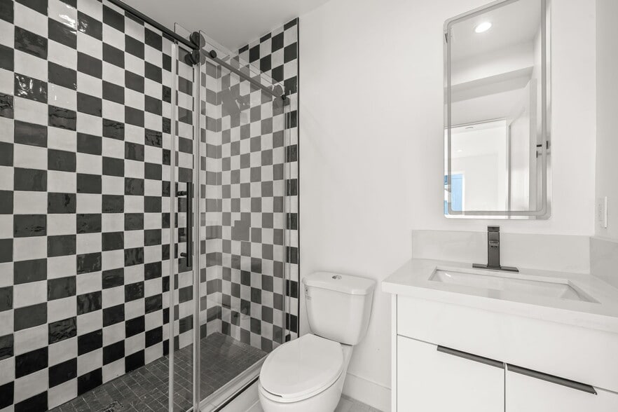 More Photos Of 1933 Magnolia Ave, Los Angeles Apartments For Sale