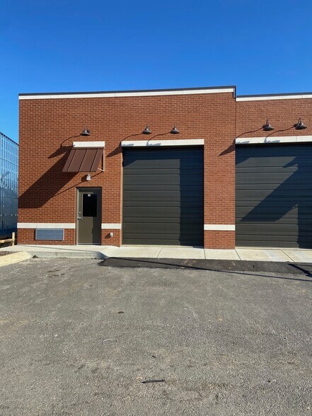 More Photos Of 4001 Parkfield Loop, Spring Hill Light Manufacturing For Lease