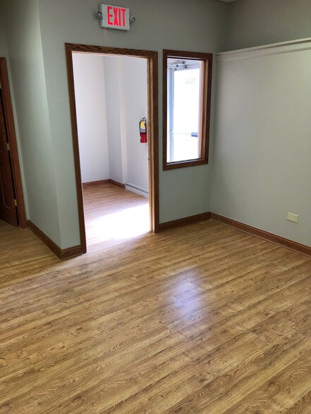 More Photos Of 1500-1534 E Algonquin Rd, Arlington Heights Warehouse For Lease